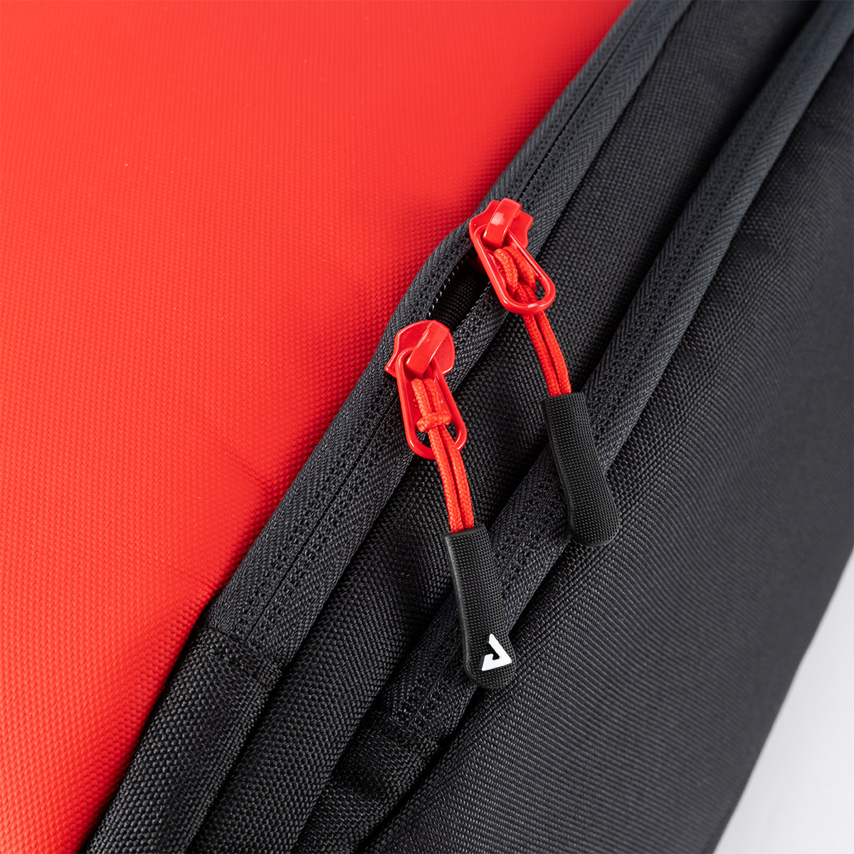 Close up product image on the double zippers on the Agassi Vision II deluxe backpack.